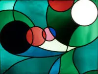 Vitrail au plomb, 20e s., polychrome, 61.5 x 76 cm, transformé pour suspension à une chaîne, fissures partielles dans le verre.