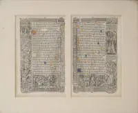 Livre, deux doubles pages, (début du 16e siècle) ; texte latin d'un livre d'heures historique (vigiles et psaumes) ; orné çà et là d'initiales peintes à la main ; les marges montrent de riches gravures sur bois/métal figuratives de l'époque ; bordures ornementales...