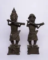 Paar staande figuren met hoorn, Benin, Afrika, ca. 57 cm en 63 cm hoog