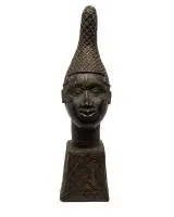 Paar herdenkingshoofden van koninginnen, Benin, Afrika, ca. 61 cm en 64 cm hoog