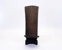 Steck-Stuhl, Afrika, Hartholz, ornamentale Reliefschnitzerei auf Lehne und Sitz, H. 110 cm