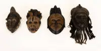 Lot van 4 dansmaskers, Ibo/Nigeria, Kota/Gabon, Yoruba/Nigeria, Baule/Ivoorkust: