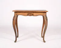 Baroque salon table, German, around 1750, top with recessed sides veneered with diamond marquetry, carved walnut frame, relief rocailles on aprons and legs, 75 x 81.5 x 54.5 cm, signs of use