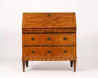 Classicist slant-front secretary, Louis XVI, southwest German, circa 1790, walnut veneer, band inlays, carcass with slightly rounded front on tapered square legs