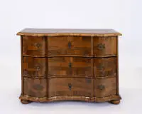 Baroque commode, Central Germany, circa 1750, walnut, oak etc., three-drawer carcass with serpentine and double-broken front under correspondingly profiled top, flattened ball feet