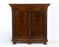 North German Baroque cupboard, circa 1720, Frisian or Lower Rhine, walnut and walnut burl veneered on oak