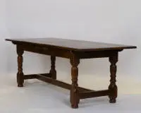 Table de domestiques, Westphalie, chêne, 19e/20e s., plateau rectangulaire sur quatre pieds balustres entretoisés, tiroir central, env. 75 x 230 x 88 cm, patiné