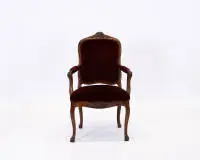 Fauteuil, baroque, Hollande, 2e moitié 18e s., noyer sculpté, dossier et accoudoirs ainsi que ceinture avec décor d'acanthe sculpté, pieds griffes, garniture de velours rouge, 106.5 x 66 x 52 cm, traces d'âge, petits compléments