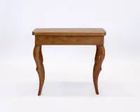 Table de jeu, 19e s., noyer, plateau ouvrant sur piètement à pieds galbés, env. 74 x 84 x 42 cm