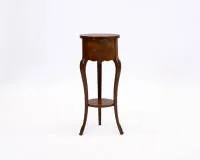 Gueridon / petite table d'appoint, France, Napoléon III, 2e moitié 19e s., bois de rose marqueté, corps rond avec un tiroir sur trois pieds galbés avec entretoise, H. env. 70 cm