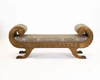 Banquette néoclassique, 19e/20e s., dorée, accoudoirs tournés, sur pieds en pattes, env. 59 x 150 x 46 cm