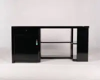 Bureau, Art déco, vers 1930, laque noire piano, corps rectangulaire à droite avec coins arrondis, partie inférieure gauche avec compartiment et trois tiroirs intérieurs ainsi qu'un tiroir de ceinture, construction avec...