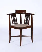 Corner Chair / fauteuil de bureau, Angleterre, vers 1900, acajou, décor de dossier ajouré, H. 78 cm