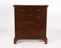 Commode, georgienne, Angleterre, 18e/19e s., cinq tiroirs sur quatre niveaux, pieds console, 113 x 97 x 51 cm, traces d'âge
