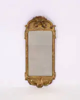 Miroir rococo, Suède, vers 1760, fronton ajouré et incliné vers l'avant, verre en 2 parties, env. 67 x 27 cm