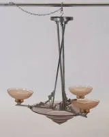 Art Deco plafondlamp, Frankrijk, circa 1920, vernikkeld metalen frame met vier rosé ronde glazen kappen, H ca. 80 cm, ø ca. 70 cm, glas met chips, corrosiesporen