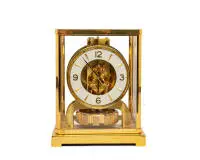 Jaeger LeCoultre ATMOS V, Suisse, vers 1970, réf. 5800, n° 367064, calibre 526-5, pendule à rotation, boîtier en laiton doré vitré, 22 x 18 x 13,5 cm