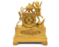 Pendule figurine "Cupidon", Empire, France, vers 1825, laiton doré, Cupidon ailé, corbeille de fruits, mouvement monogrammé