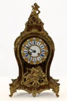 Pronkklok in Boulle-stijl, Napoleon III, Frankrijk, ca. 1860, marqueterie van messing en schildpad, H. 52 cm