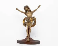 Corpus Christus de type à trois clous, probablement allemand XIXe ou XXe siècle, bois, polychromie, argenture et dorure à la poliment, 38 x 28,5 x 7 cm