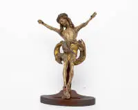 Corpus Christus de type à trois clous, probablement allemand XIXe ou XXe siècle, bois, polychromie, argenture et dorure à la poliment, 38 x 28,5 x 7 cm