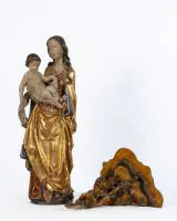 Beeld, "Madonna met Kind", Italiaans werk, 20e eeuw, gepolychromeerd hout, ca. 80 cm hoog, op wandconsole, ca. 40 cm hoog, 42 cm breed