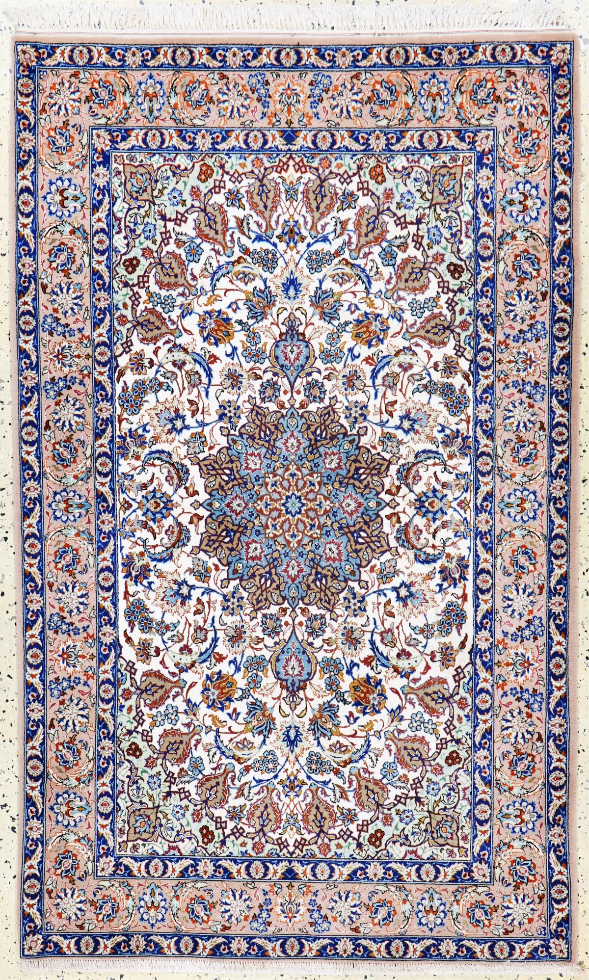 Esfahan cienki "jedwabne tło", Persja, koniec XX w., wełna kork z jedwabiem i na jedwabiu, ok. 175