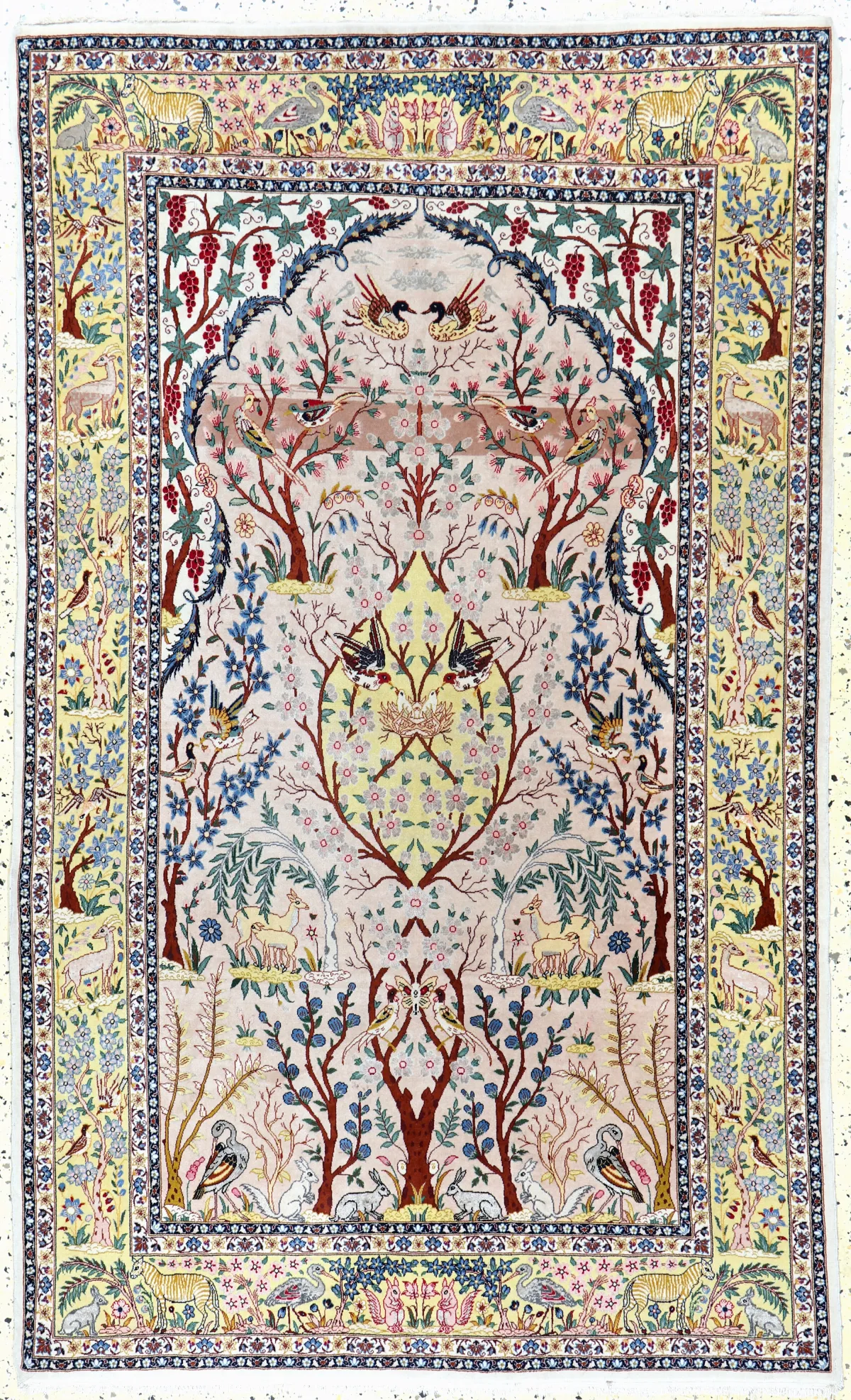 Esfahan fine, Persia, mid-20th century, cork wool with and on silk, approx. 180 x 111 cm, EHZ:
