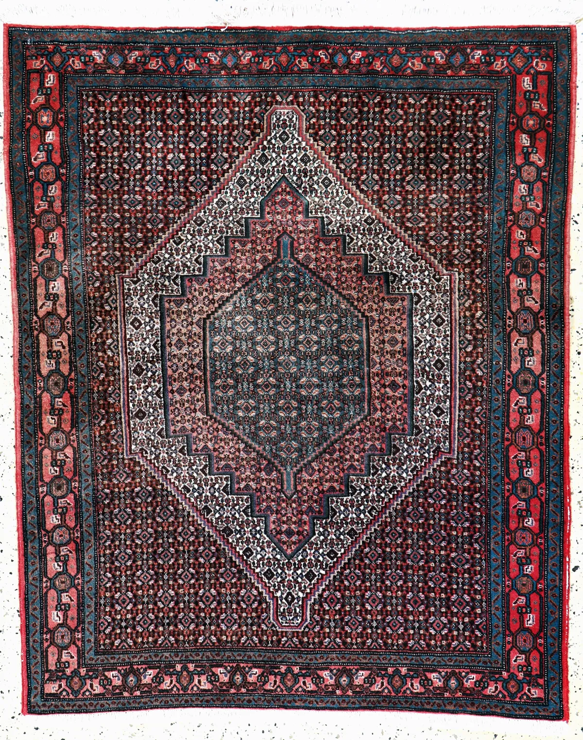 Senneh, Perzië, eind 20e eeuw, wol op katoen, ca. 155 x 128 cm, vervaagd, EHZ: 2