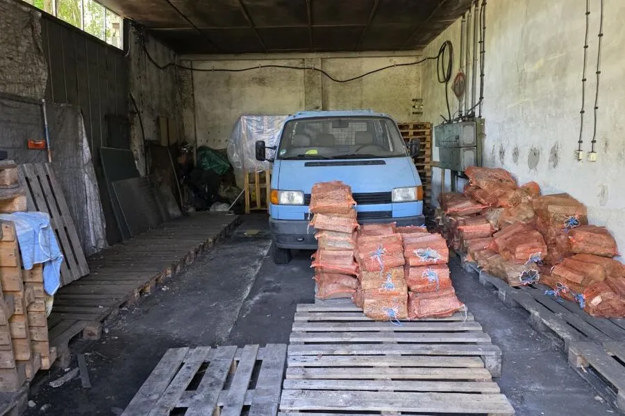 Partij pallets en brandhout