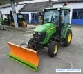 John Deere 3520 vierwielaangedreven compacttractor met hydraulische sneeuwschuif en voorlader uit 2013