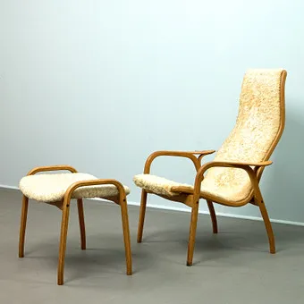 YNGVE EKSTRÖM. Swedese, fotel wysokie oparcie / lounge chair i podnóżek, model 'Lamino', dąb, skóra owcza, lata 60., Szwecja (2).