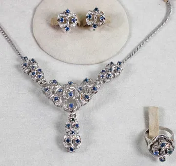 Ensemble de bijoux interchangeables en or blanc 585 avec saphirs et perles Akoya