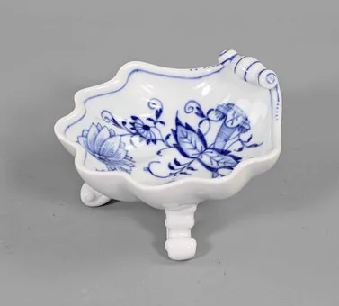 Meissen coquille en porcelaine décor oignon.