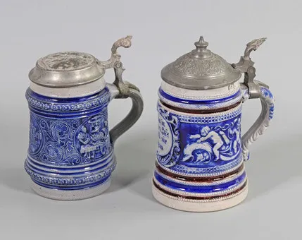 2 cruches historicistes avec couvercle en étain vers 1890.