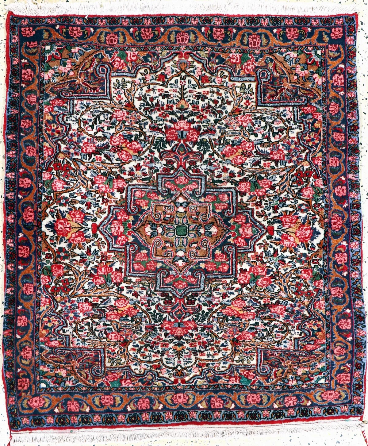 Rosenbidjar, Persien, Mitte 20.Jhd, Wolle auf Baumwolle, ca. 132 x 115 cm, EHZ: 2