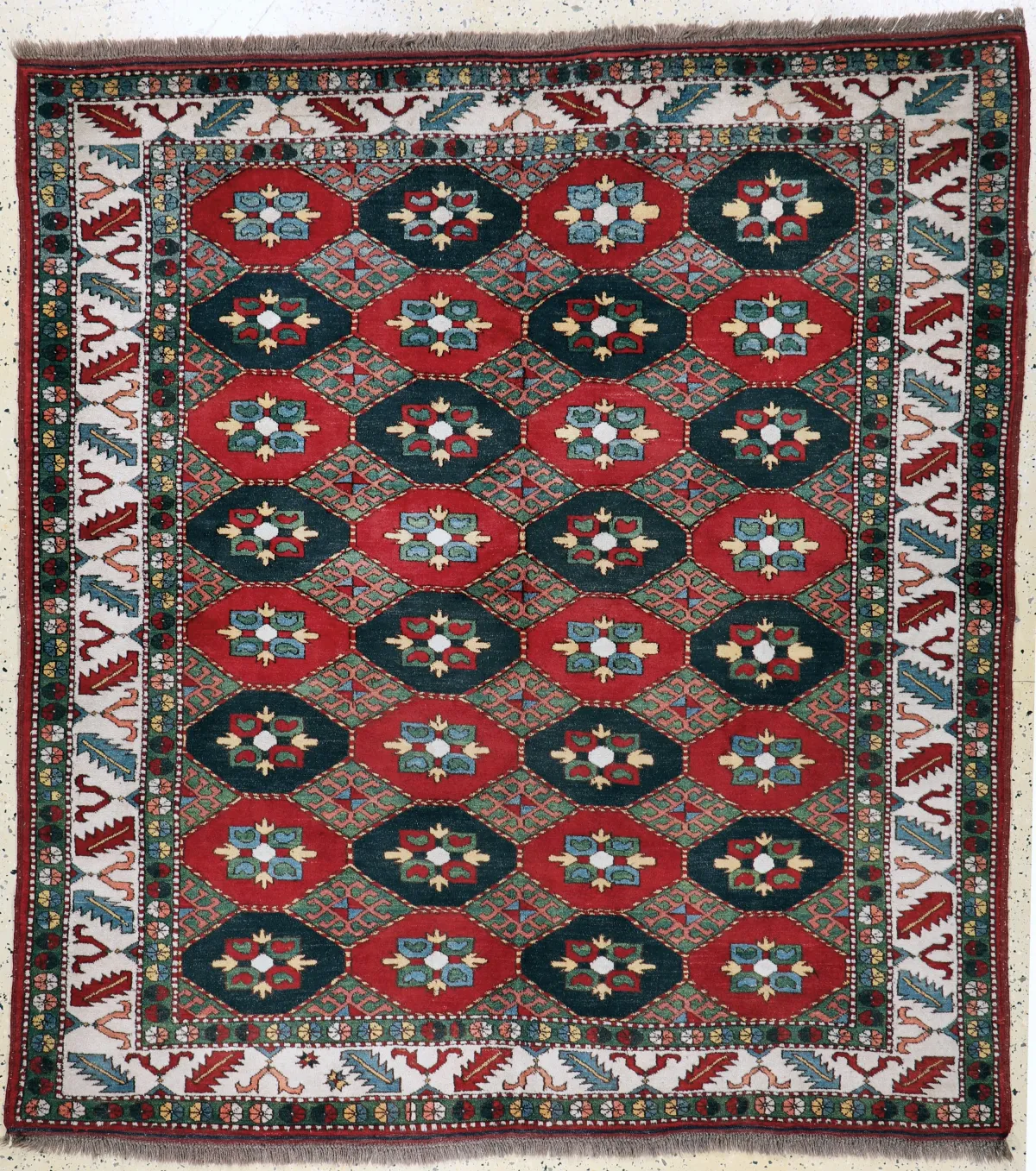 Motiv Kazak, Pákistán, konec 20. stol., vlna na vlně, cca 204 x 187 cm, EHZ: 2