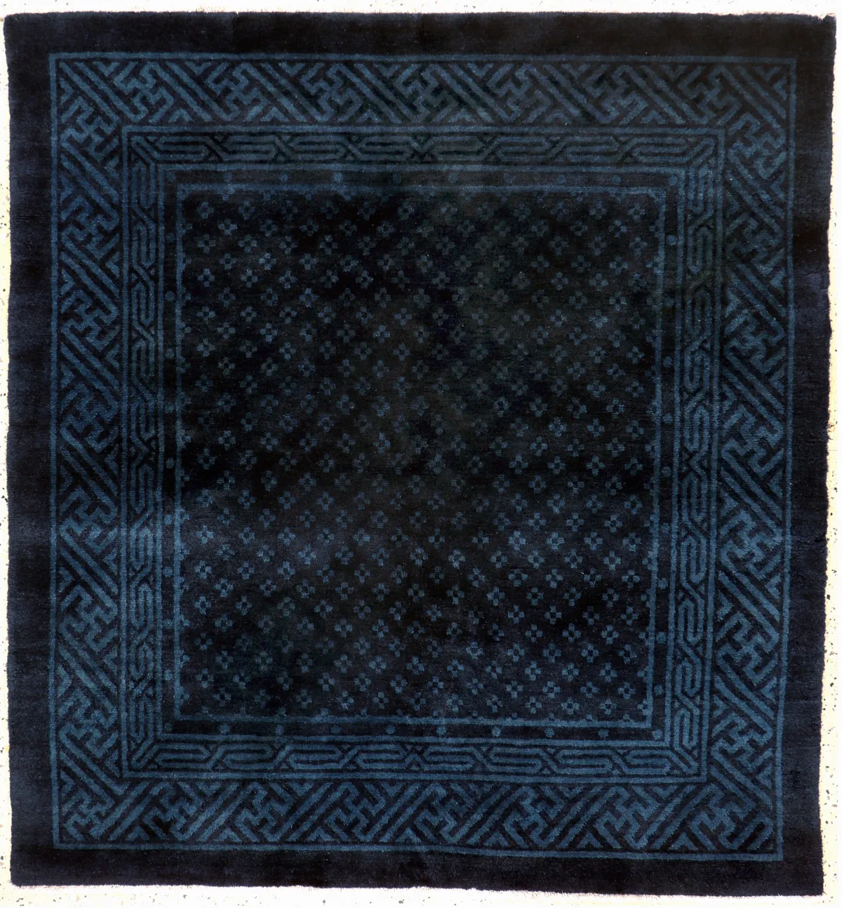 Pao Tow antik, China, um 1900, Wolle auf Baumwolle, ca. 175 x 163 cm, Mottenfraß am