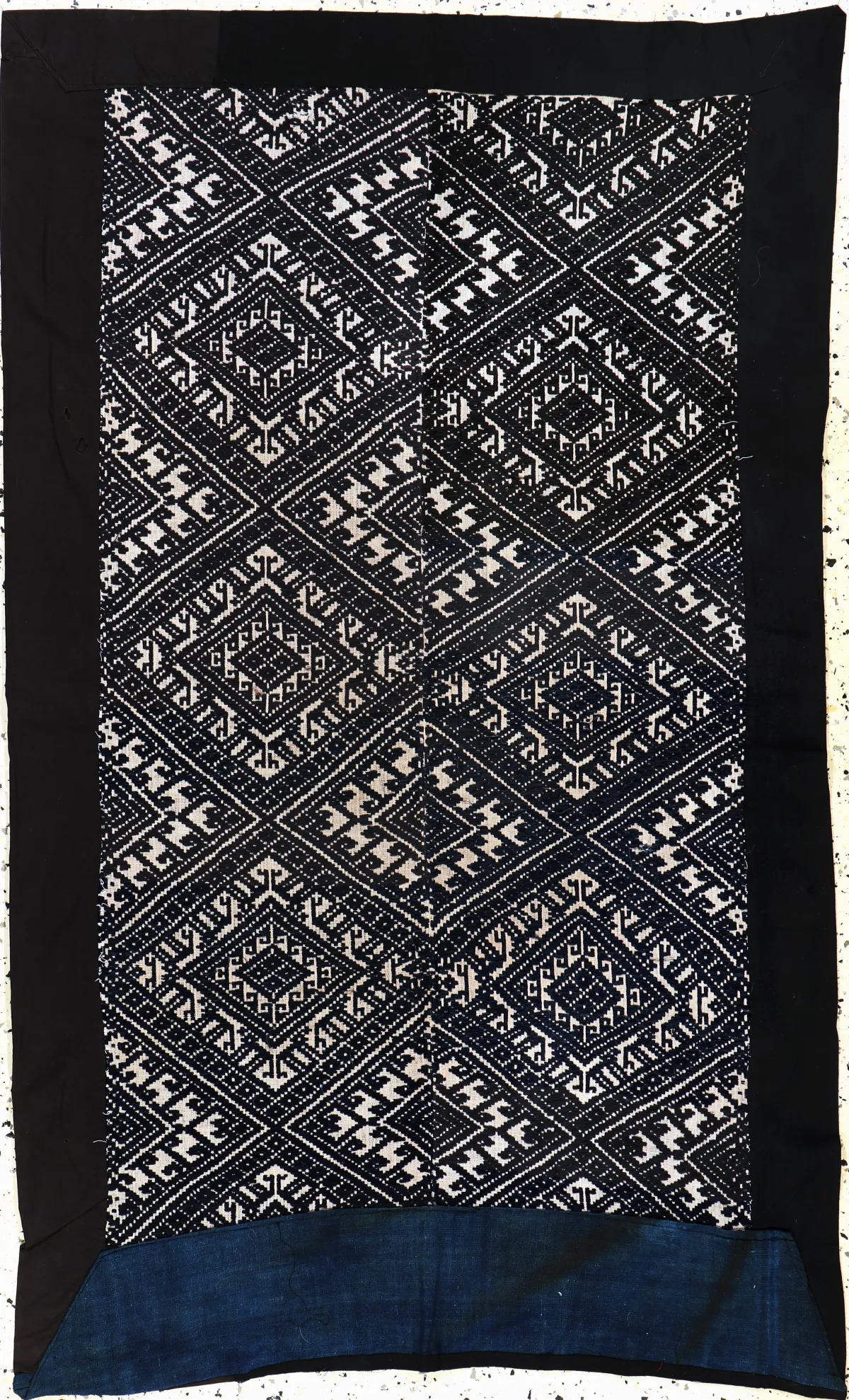 Embroidery, Laos, early 20th century, wool embroidery on fabric, approx. 143 x 88 cm, EHZ: 2-3