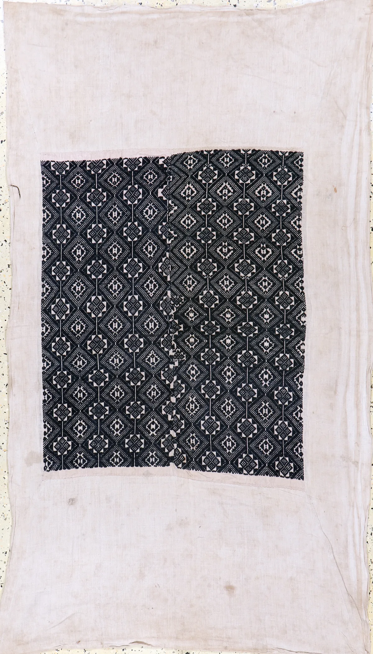 Embroidery, Laos, early 20th c., wool embroidery on fabric, approx. 190 x 110 cm, EHZ: 2-3