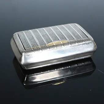 Victorian snuff box in 925, hallmarked, England (1886).
