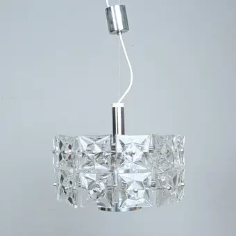 KINKELDEY. Hanglamp van kristalglas en metaal uit de jaren 1970, Duitsland.