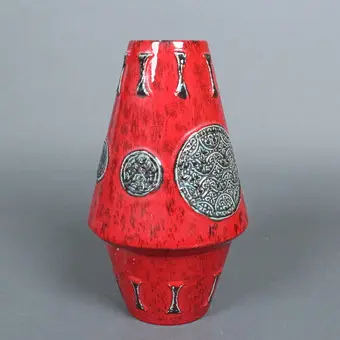 Vase de sol brutaliste des années 1970.
