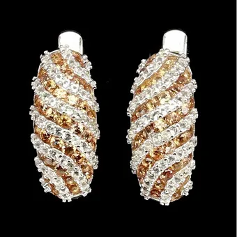 Boucles d'oreilles à clip avec saphirs orange et topaze blanche.