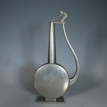 GAB. Guldsmedsaktiebolaget, Skulpturale Art-Deco Zinnkanne aus den 1930er, Stockholm, Schweden.