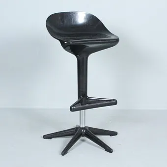 ANTONIO CITTERIO & TOAN NGUYEN pro KARTELL. Barová židle 'Spoon'.