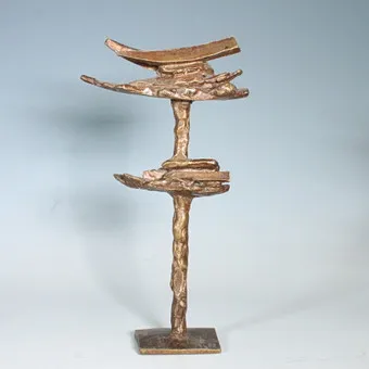 UNBEKANNTER KÜNSTLER. Brutalistische Bronzeskulptur, signiert, '' Th R ''.