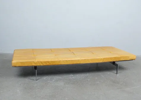 Daybed, Stahl, Holz, Leder.