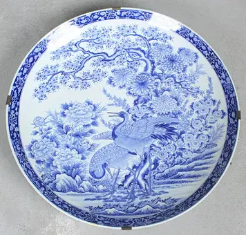 Großer japanischer Teller / Wandteller aus Porzellan.