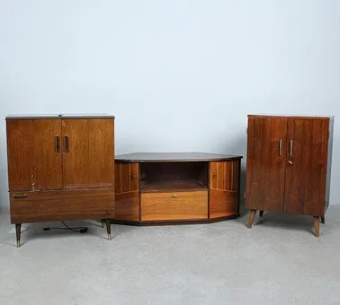 Partij tv-kasten / commodes, o.a. AEG.